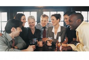 No  s um chopinho: veja 6 motivos para ir ao prximo happy hour da firma
